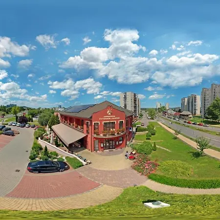 לינה וארוחת בוקר Ambrozia Etterem Es Panzio קזינצברציקה