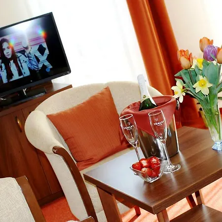 Bed & Breakfast Ambrozia Etterem Es Panzio 4*