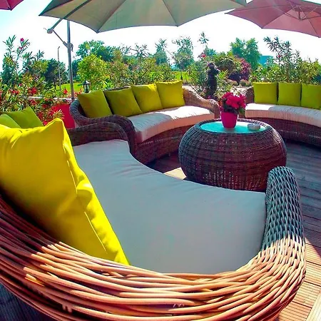 לינה וארוחת בוקר Ambrozia Etterem Es Panzio