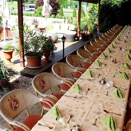 Ambrozia Etterem Es Panzio 4* קזינצברציקה