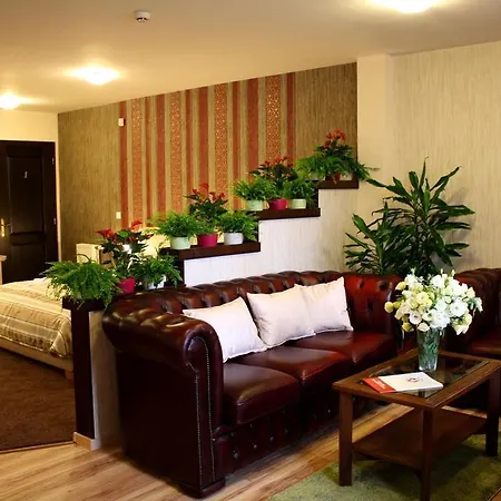 Ambrozia Etterem Es Panzio 4* קזינצברציקה