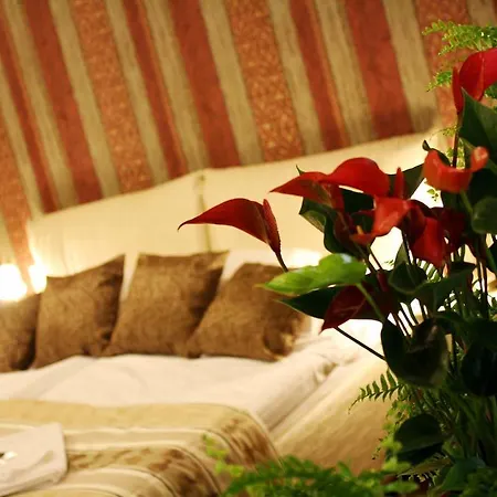 Ambrozia Etterem Es Panzio 4*