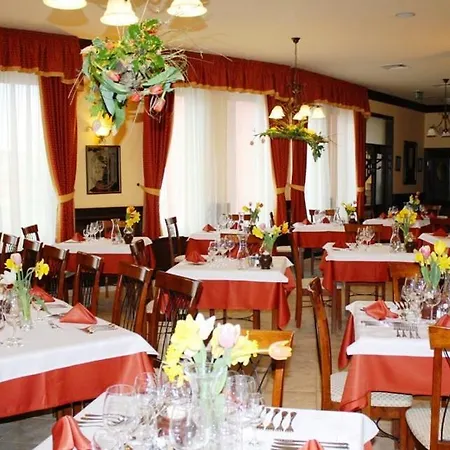 Ambrozia Etterem Es Panzio לינה וארוחת בוקר קזינצברציקה