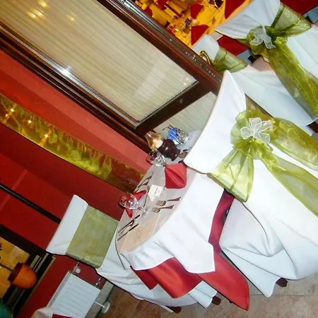 Bed & Breakfast Ambrozia Etterem Es Panzio 4*