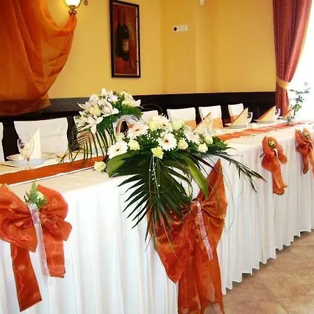 Ambrozia Etterem Es Panzio 4* Kazincbarcika