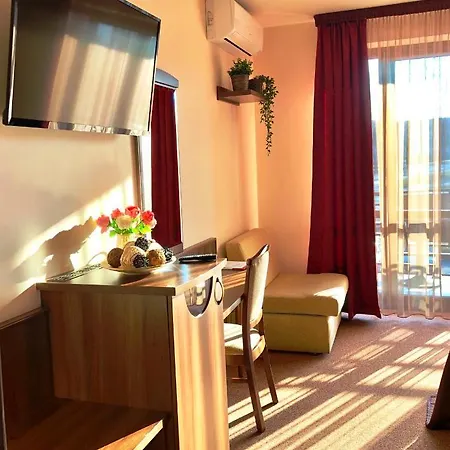 לינה וארוחת בוקר Ambrozia Etterem Es Panzio 4*