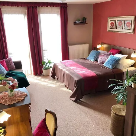 Ambrozia Etterem Es Panzio 4*