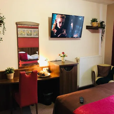 Ambrozia Etterem Es Panzio 4* קזינצברציקה