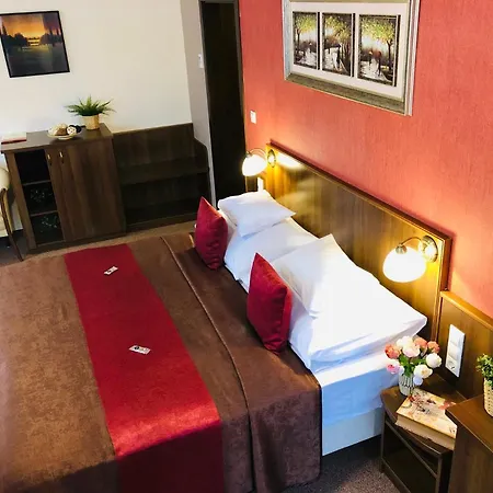 Ambrozia Etterem Es Panzio קזינצברציקה