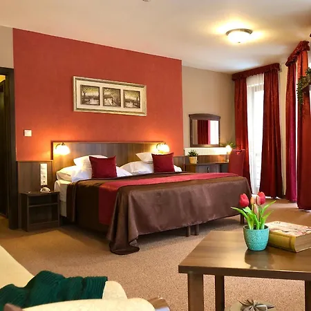 Ambrozia Etterem Es Panzio Bed & Breakfast 4*