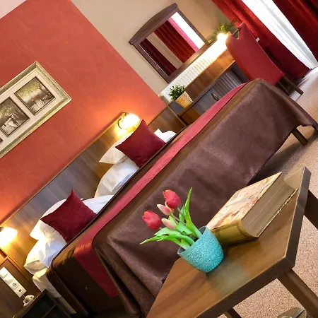 Ambrozia Etterem Es Panzio לינה וארוחת בוקר