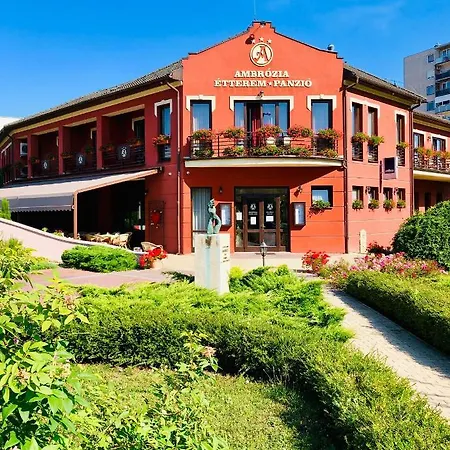 Ambrozia Etterem Es Panzio קזינצברציקה