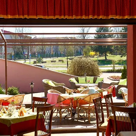 Ambrozia Etterem Es Panzio לינה וארוחת בוקר 4*