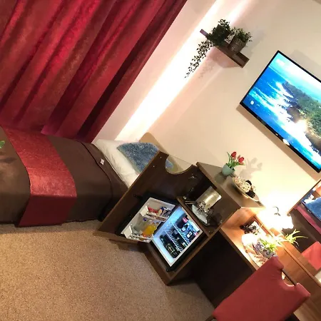 Ambrozia Etterem Es Panzio קזינצברציקה