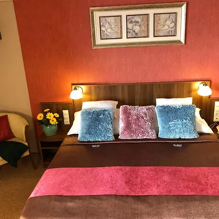 Ambrozia Etterem Es Panzio 4*