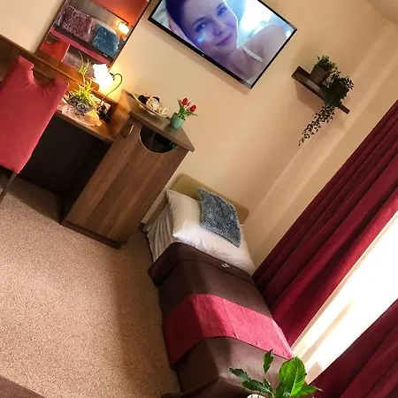 לינה וארוחת בוקר Ambrozia Etterem Es Panzio 4*