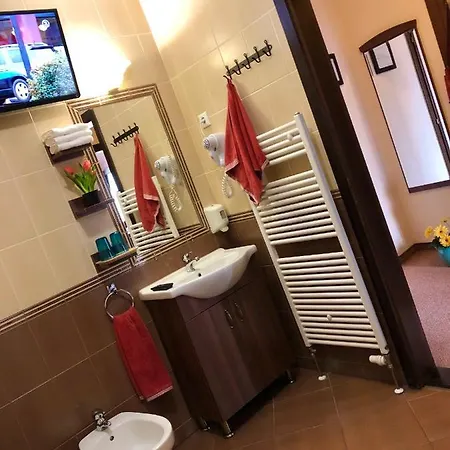 Ambrozia Etterem Es Panzio 4* קזינצברציקה