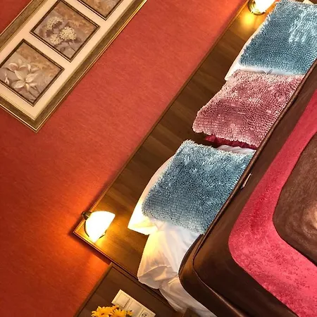 לינה וארוחת בוקר Ambrozia Etterem Es Panzio 4*