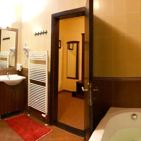 Ambrozia Etterem Es Panzio