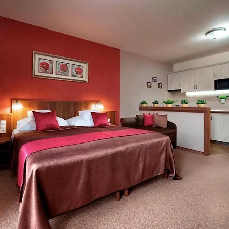 Ambrozia Etterem Es Panzio לינה וארוחת בוקר