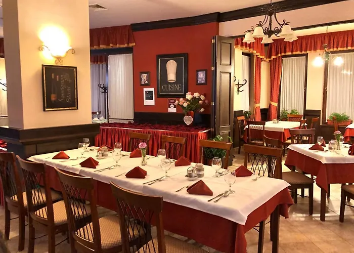 فندق مبيت وإفطار Ambrozia Etterem Es Panzio كزينكبرسكا